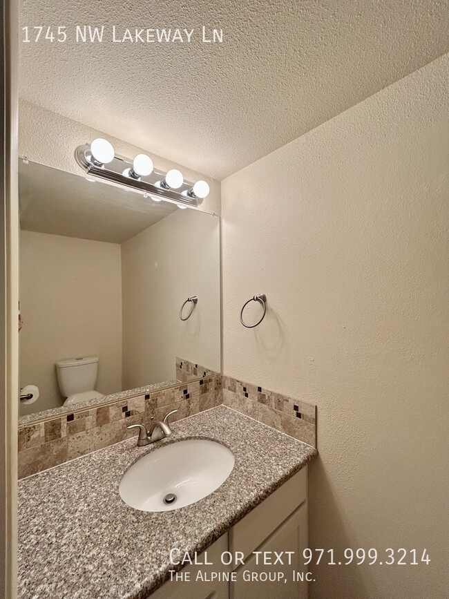 Building Photo - 1745 NW Lakeway Ln