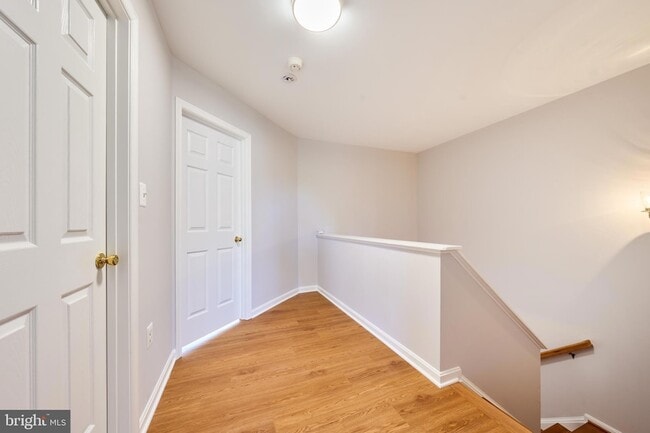 Building Photo - 685 Springhouse Square SE