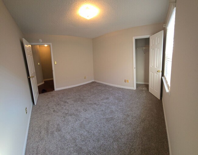 Building Photo - Impeccable Home in Gorgeous Neighborhood