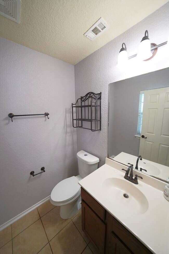 Building Photo - Great 4 Bedroom, 2.5 Bathroom Home Now Ava...