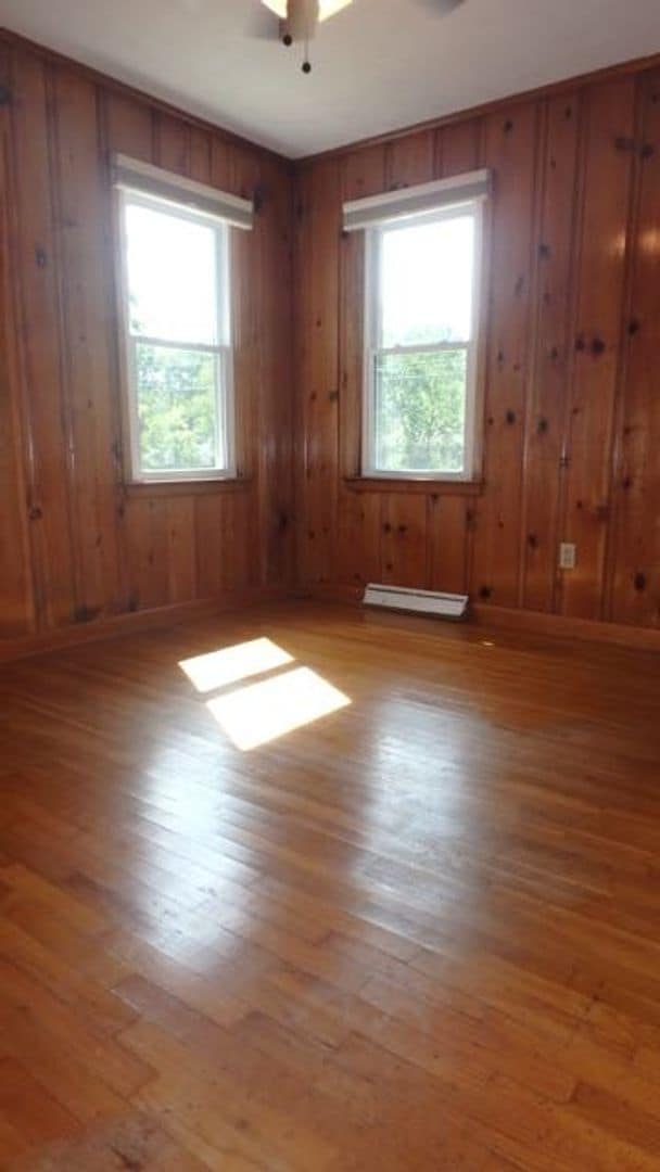 Building Photo - Wonderful 3 Bed 1 Bath House w/ Bonus Room!