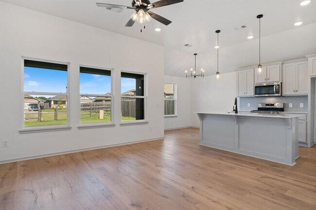 Building Photo - 417 Haven St