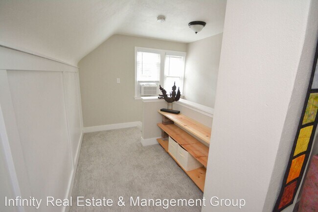 Building Photo - 3 br, 1 bath House - 317 10th Ave NE