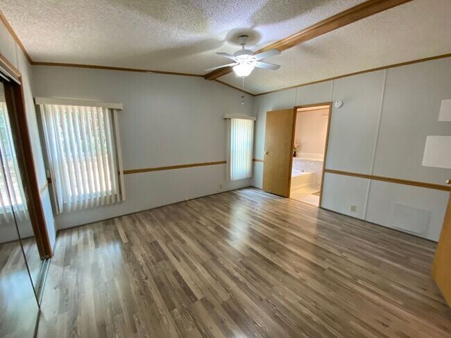 Building Photo - 2/2 Lady Lake Home