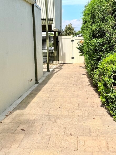 Building Photo - 4126 Del Mar Ave