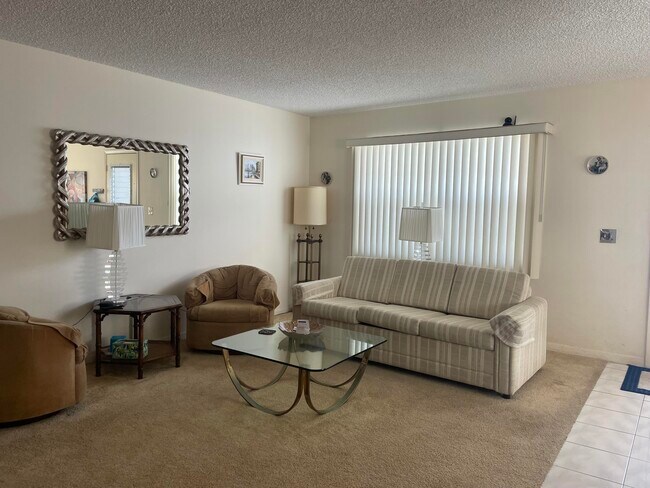 Building Photo - 705 Normandy O