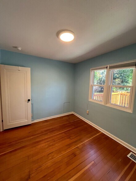 Building Photo - 934 8th St