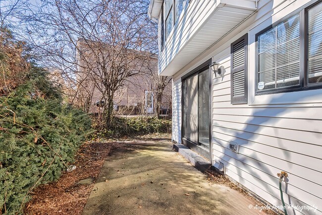 Building Photo - 638 Dordan Ct