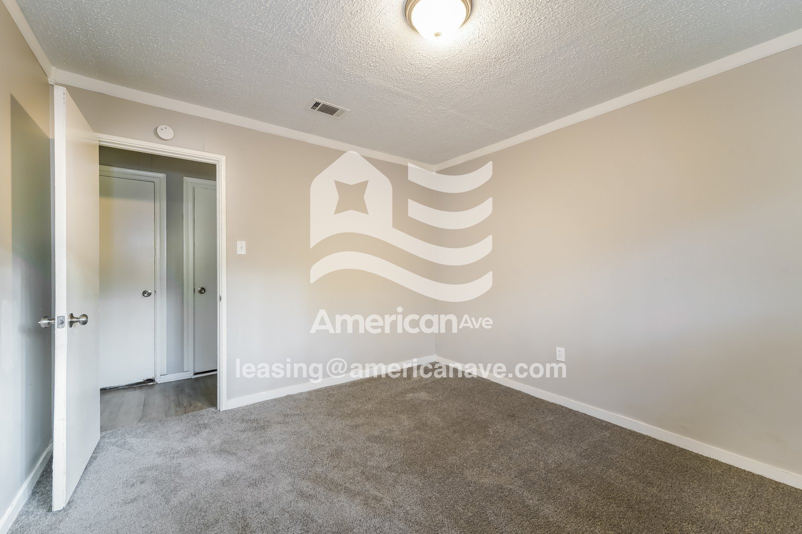 Building Photo - 2975 Lakewood Dr