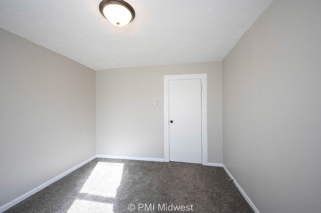 Building Photo - 1 Bedroom 1 bath