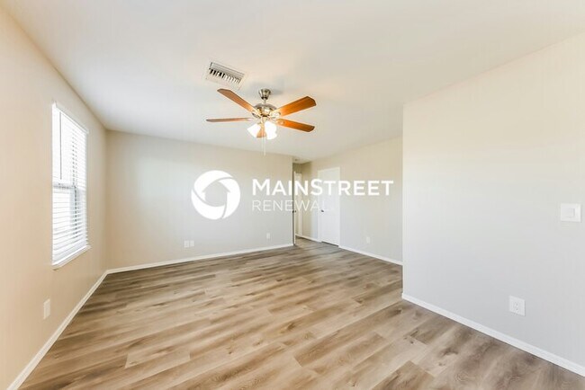 Building Photo - 3 Bedroom Pet-Friendly Home in Phoenix, AZ with Main Street Renewal