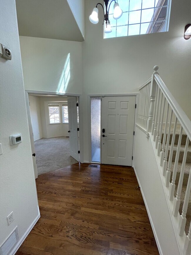 Building Photo - 4 Bedroom 3 Bathroom Home Available now!