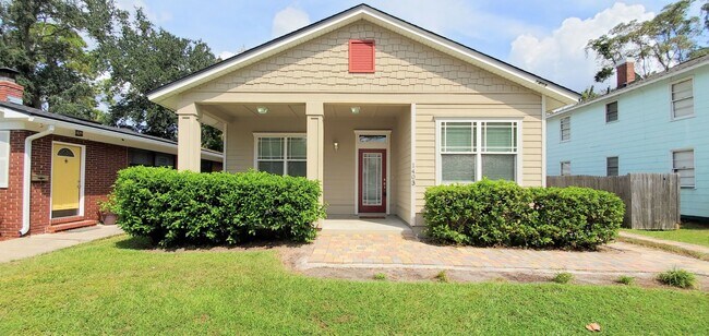 Primary Photo - Newer Construction in Avondale!
