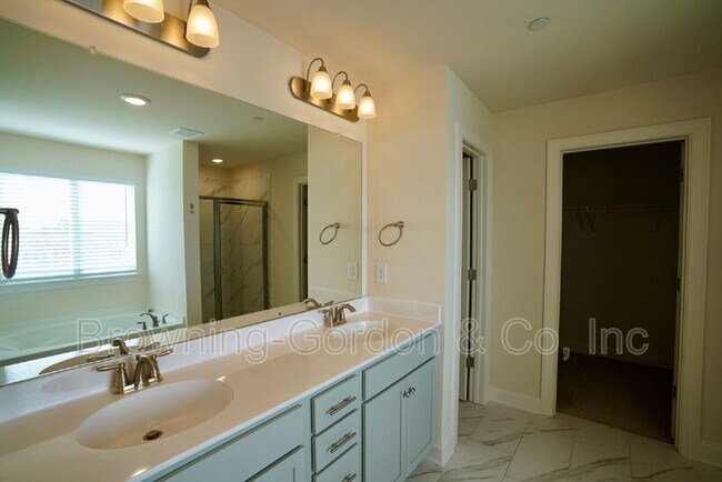 Building Photo - 797 Ravensdowne Dr