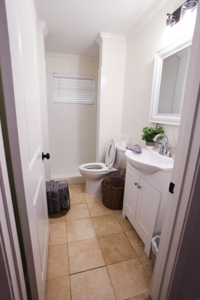 Building Photo - 915 Aberdeen Ave