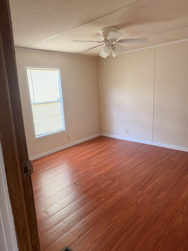 Building Photo - 67 Walnut Dr