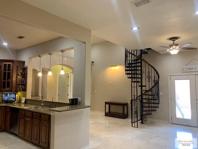 Building Photo - 2200 Laredo Rd