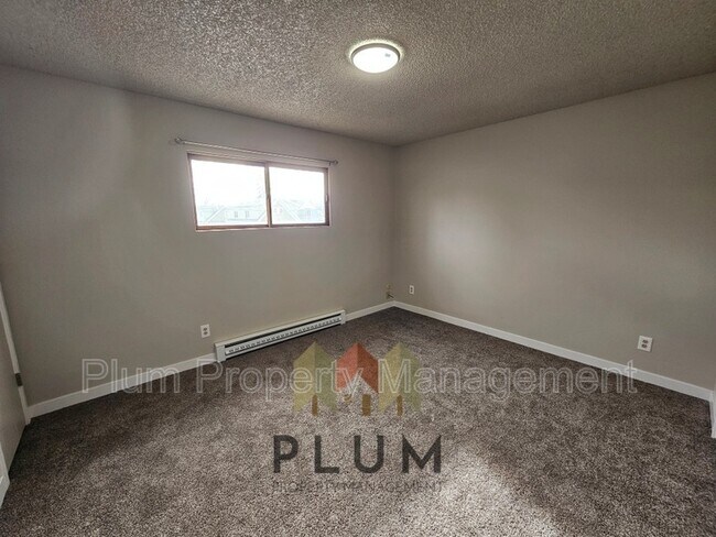 Building Photo - 809 Bulwer St