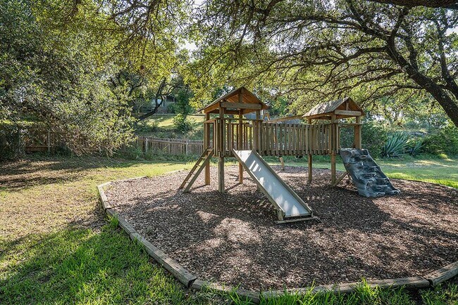 Building Photo - 17800 Village Dr