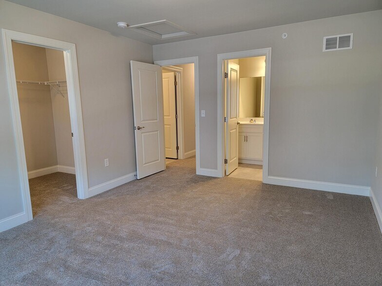 Building Photo - 205 Sage Blvd