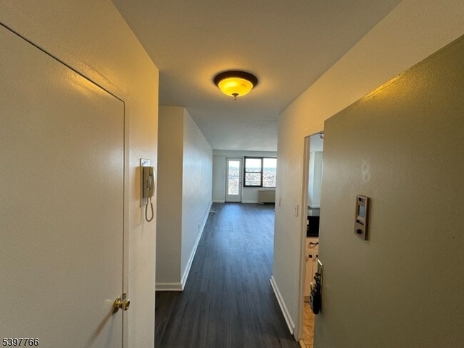 Building Photo - 285 Aycrigg Ave