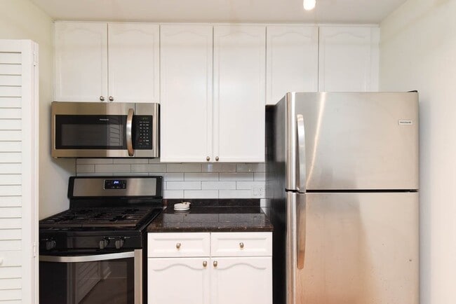 Building Photo - 959 W Grace St