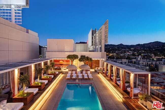 Building Photo - 6250 Hollywood Blvd