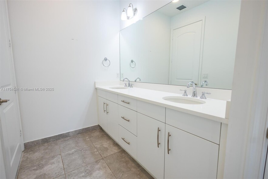Building Photo - 6950 Pines Cir