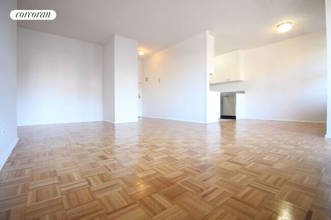 Building Photo - 175 W 90th St