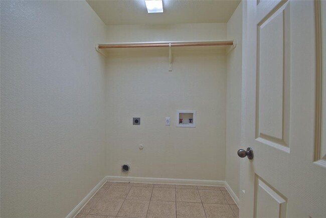 Building Photo - 7749 Squirrel Hollow Dr