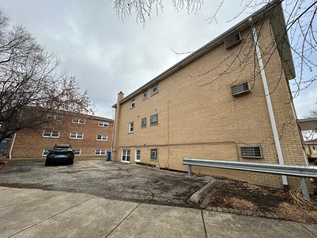 Building Photo - 5340 N Central Ave