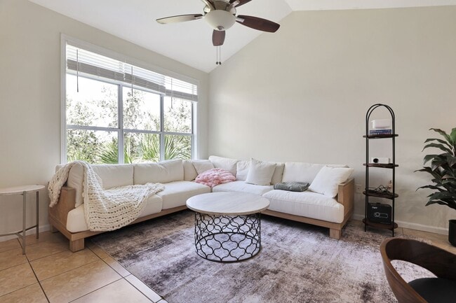 Building Photo - Bright & Airy, Newly Remodeled 3BR/2BA Condo