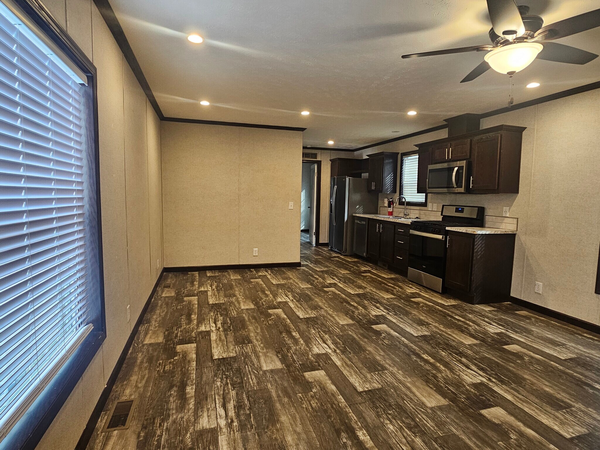 Building Photo - 333 E Lakewood Blvd