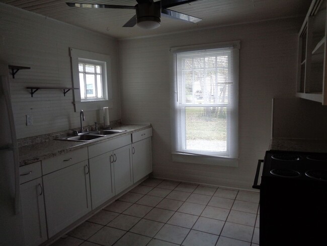 Building Photo - Cozy House for Rent in Kernersville