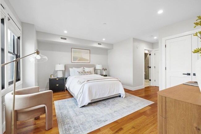 Building Photo - 113-115 Falcon St