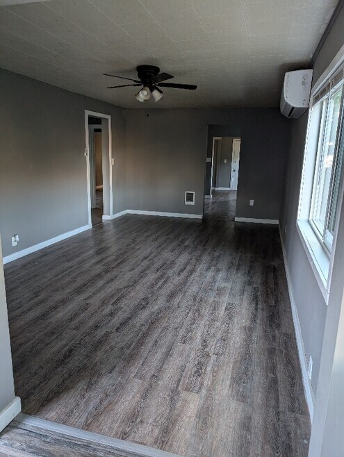 Building Photo - 354 SW 10th St