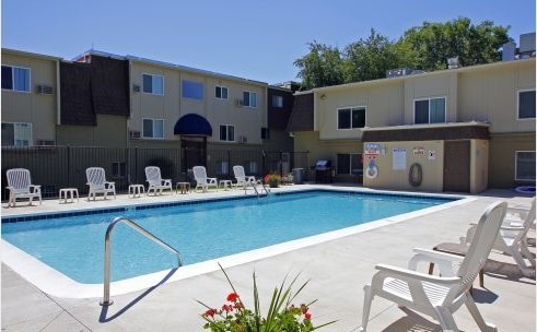 Pool - Courtyard Apartments