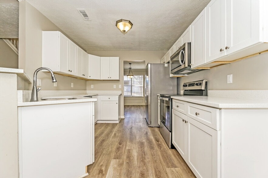 Building Photo - 654 Highpoint Way