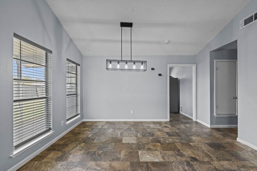 Building Photo - 5116 Canadian Ave