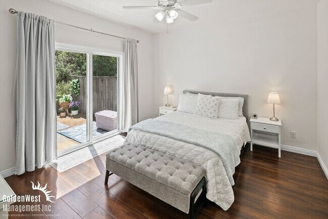 Building Photo - Bright and Modern 2Bdm 2Ba Townhome with Private Patio in Scripps Ranch!