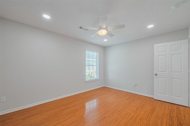 Building Photo - 1105 Panama St
