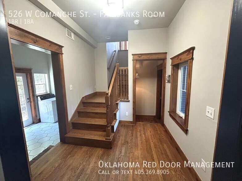 Building Photo - 526 W Comanche St