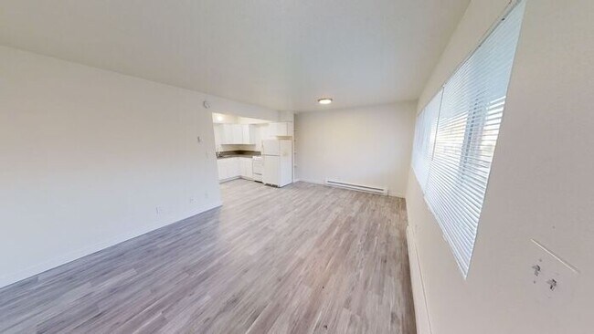 Building Photo - Open-House 6/6 and 6/7 2:30 to 3:30! Call ...