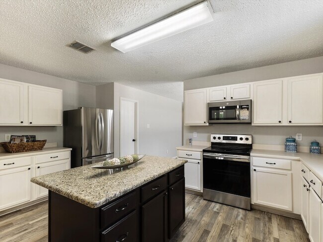 Building Photo - 8212 Canoe Ridge Ln