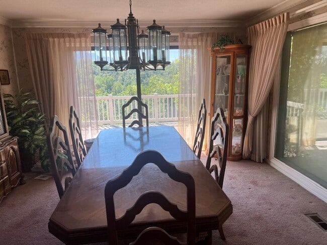 Building Photo - Beautiful home with amazing views and larg...