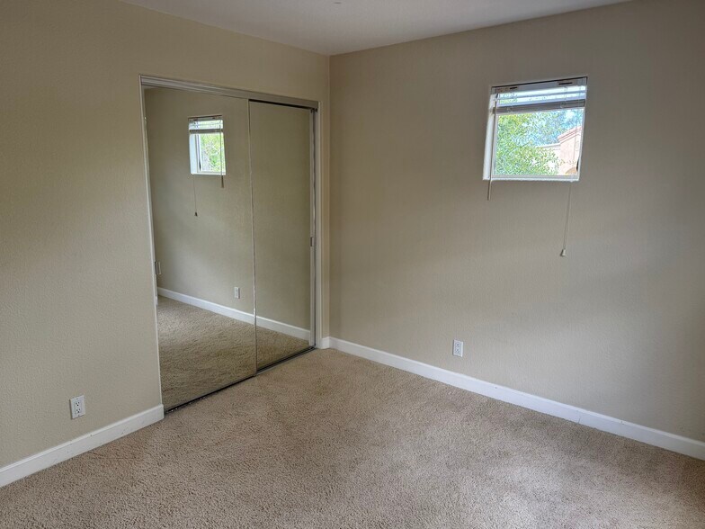 3rd bedroom - 380 Greendale Ct