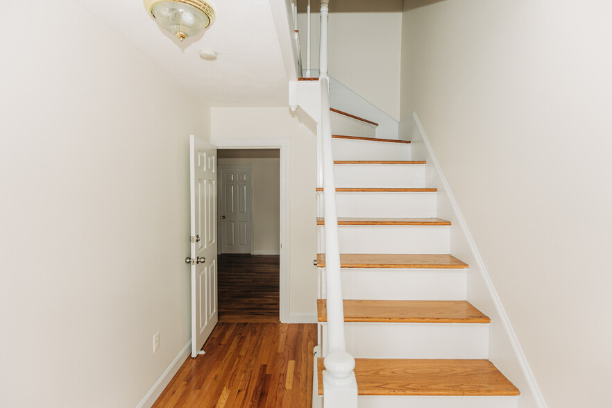 hallway entry - 31 Catherine St