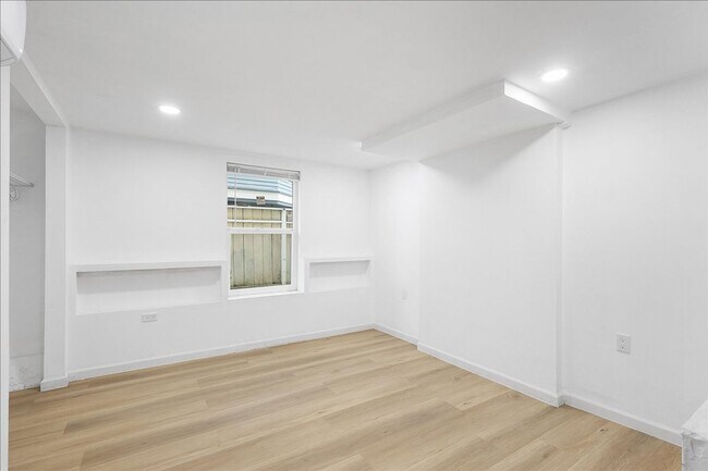 Building Photo - 2246 Encinal Ave