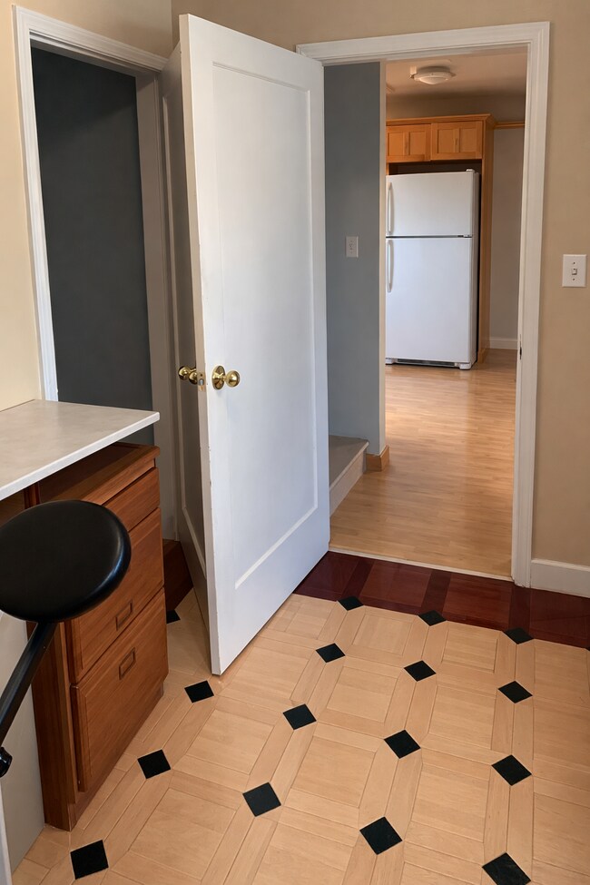 Building Photo - "Charming 3-Bedroom Oasis on Sunset Avenue – 1892 Sq. Ft. of Comfort and Style in Pasadena!"