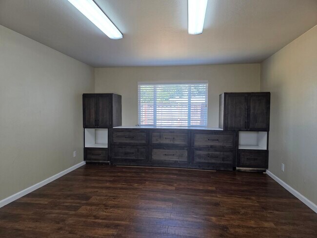 Building Photo - 780 W Cotati Ave